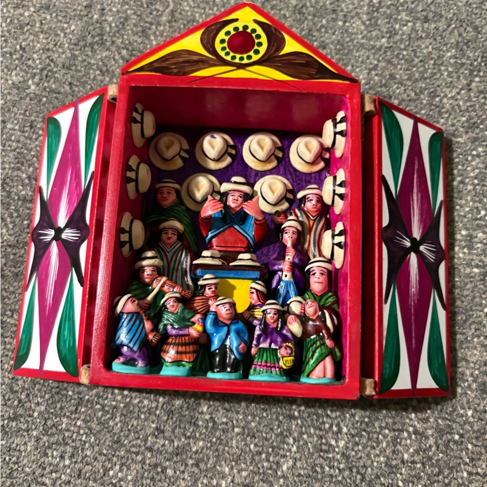 Handmade Peruvian Hat Shop Folk Art Wood Retablo Sculpture
